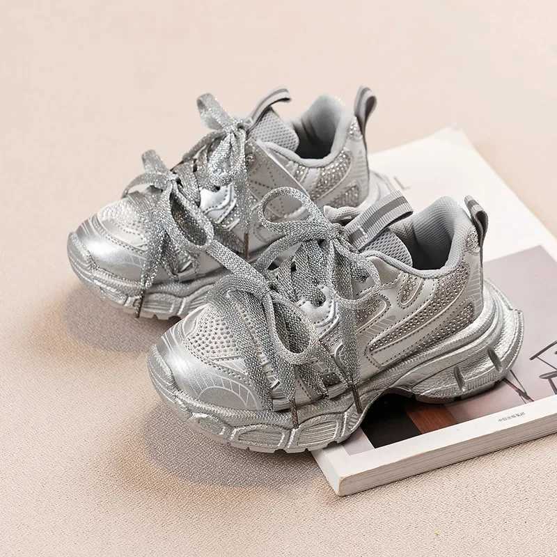 Childrens Spring/Summer 2024 New Sle Korean Edition Breathable Mesh Sneakers for Boys and Girls Casual Running Shoes W250318