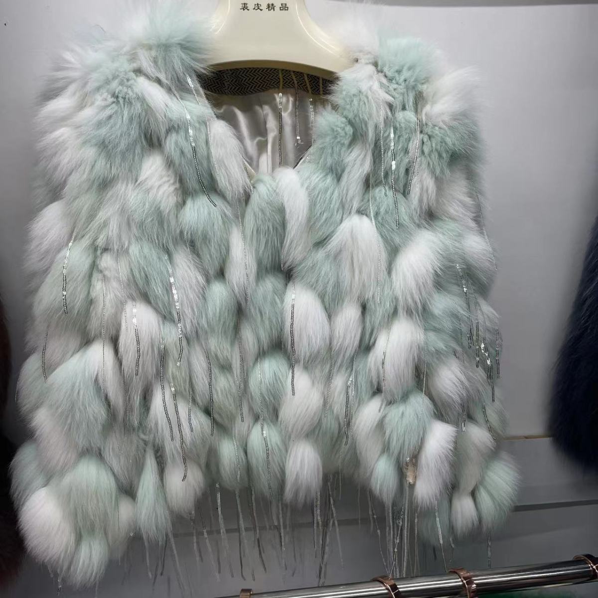 Fashionable new net red Tiktok same fox coat women's car stripe tassel short real fur grass autumn and winter