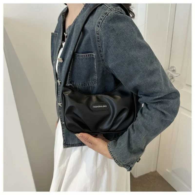 2025 Solid Color PU Leather Shoder Bag Wen Designer Casual Purse Cmuting Small Handbag Hobos Underarm Bag Fem Z250318