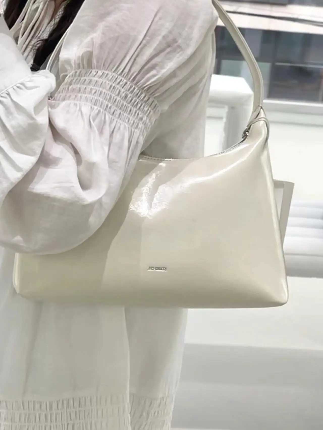 Wendys same Korean standoil fl bodied bag wens fl bodied handbag underarm bag Y250318