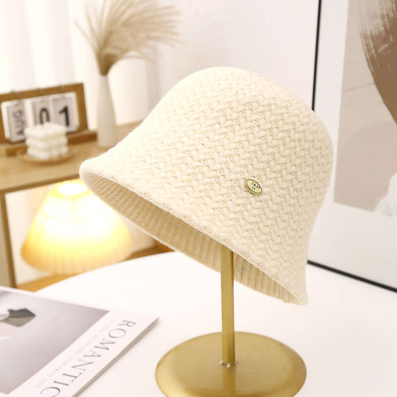 2024 New Dome Ins Leisure Fashion Letter Knitted Basin Sunshade Display Face Small Bucket Hat