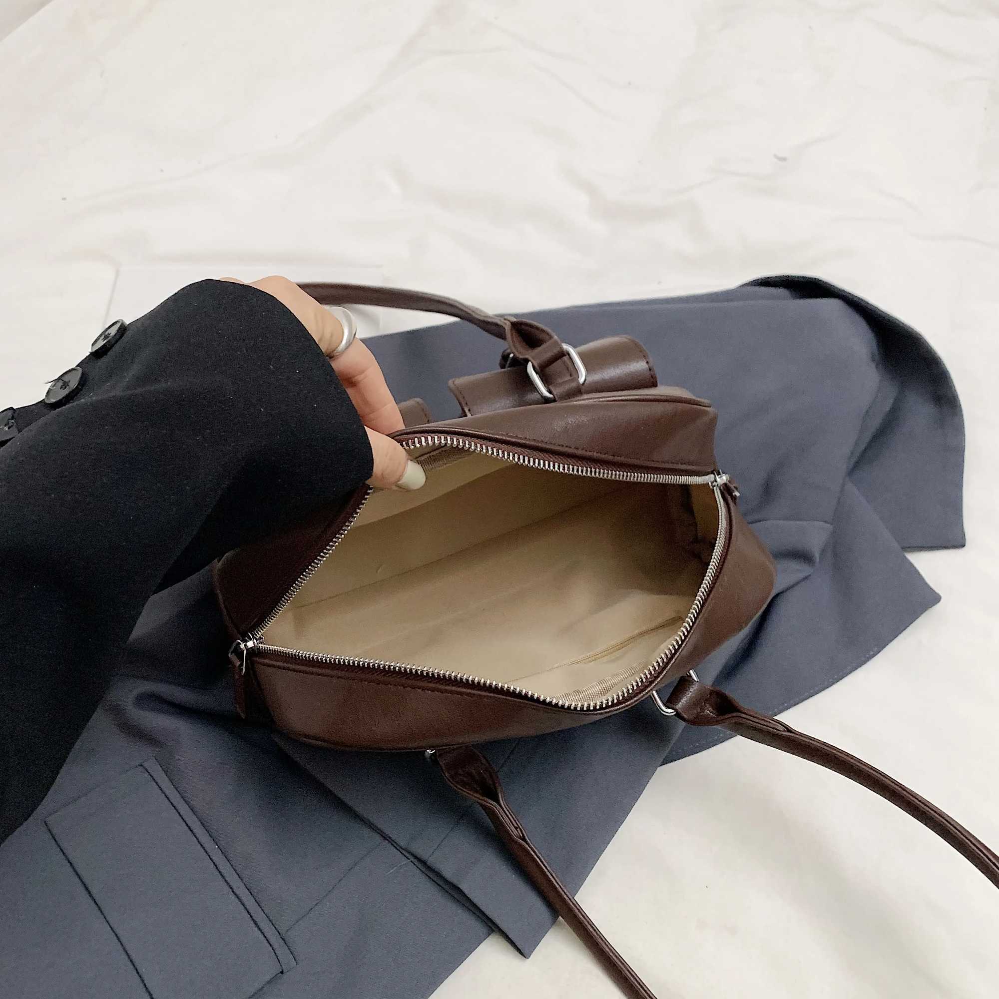 Leisure LG Shoder Strap Shoder Bag MTI Pocket PU Fabric Shoder Bag (with Dog Pendant) Y250318