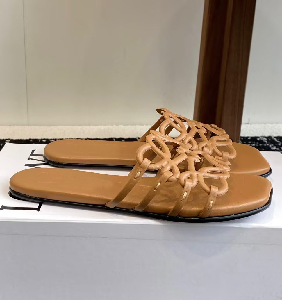 Summer Luxury Petal Anagram Leather Sandals Shoes Women Slippers Slip On Beach Slide Flats Lady Flip Flops Sandalias Daily Easy Wear Outdoor Walking