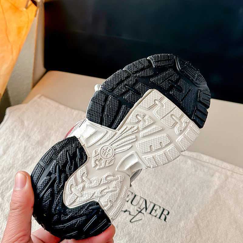 Student running shoes mesh breathable boys and girls casual sports shoes thick soft sole 2025 new fashion childrens sports shoes anti slip W250318