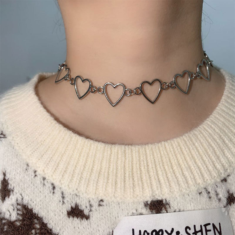 Hollow Heart Necklace Women Cold Wind Peach Heart Clavicle Chain Fashion Alloy Choker Jewelry