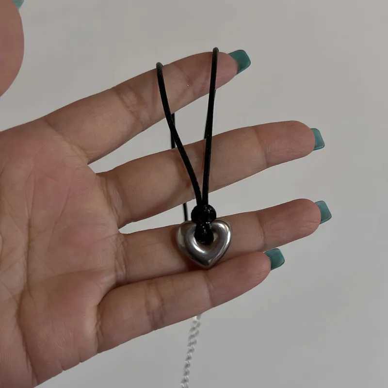 New Korean fashion hollow titanium steel star pentagonal pendant necklace suitable for women men black rope chain necklace Y2k party jewelry W250318