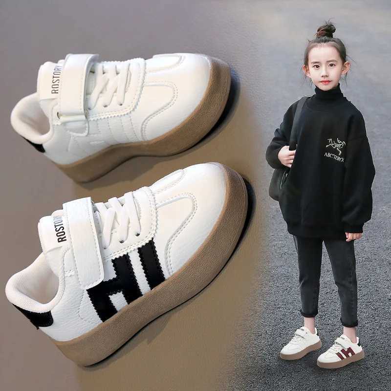 Spring and autumn childrens sports training shoes boys and girls moral training sports shoes childrens soft soled casual shoes skateboarding shoes W25