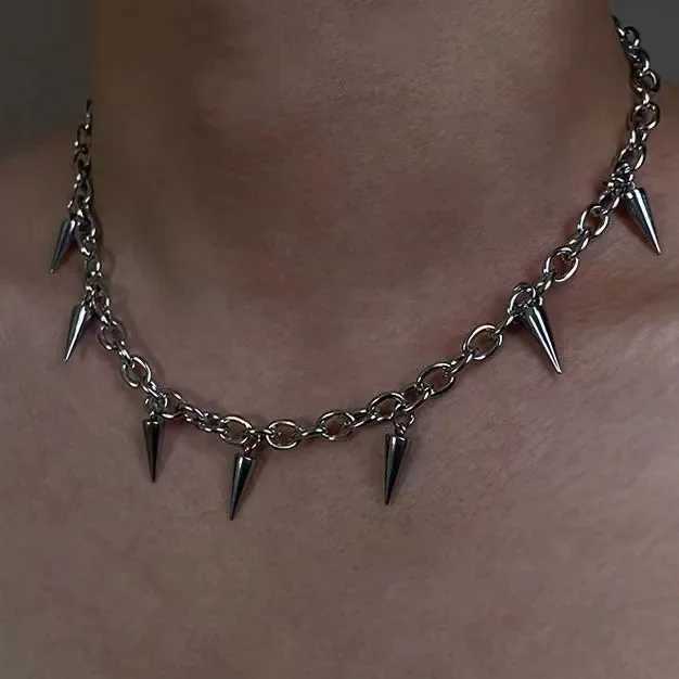 Punk Hip Hop Metal Rivet Corner Necklace for Men Gothic Silver Cross Kravik Necklace Y2K Jewelry W250318