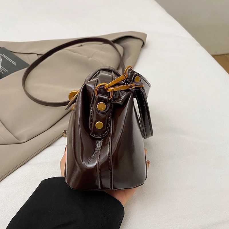 Crossbody Bag Fi Wen Bags Retro Leather Handbag Simple Womens Wild Shooter Messenger Bag Y250318