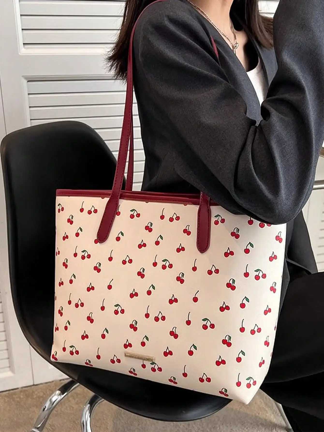 New Cute ry Meatball Printed Shoder Bag 2024 Summer Large Capacity Cmuter Tote Bag Handbag Z250318