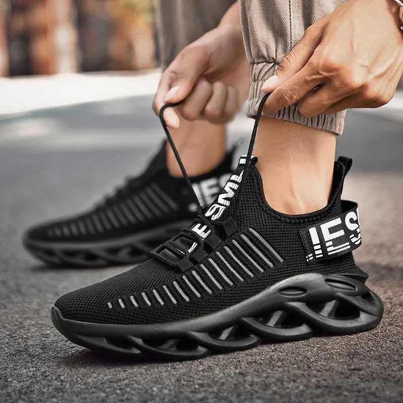 Mesh casual shoes mens sports shoes breathable mens sports shoes lace up lightweight plus size mens tennis shoes black and white brown green Y250318