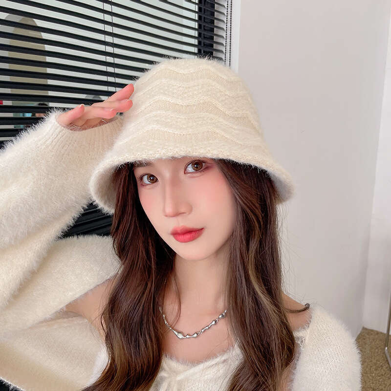 Minimally designed with yarn, suitable for round faced bucket and face covering fisherman hat