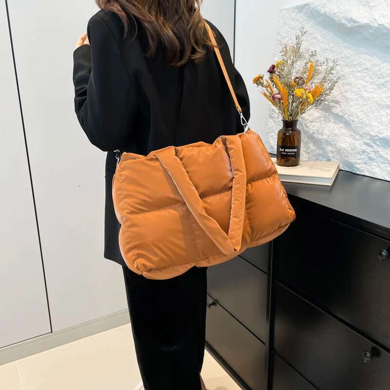 2025 Fashion Plaid Padded Handbag Large Capacity Waterproof Nylon Cotton Tote Designer Quilted Women Shoulder Bag Winter