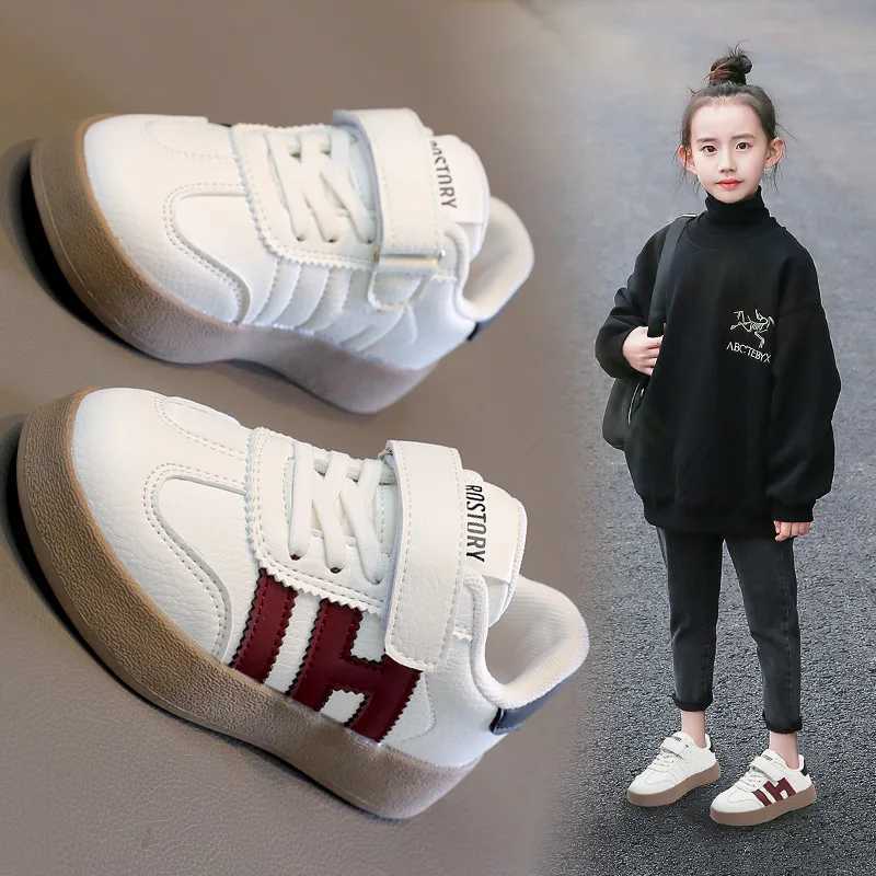 Spring and autumn childrens sports training shoes boys and girls moral training sports shoes childrens soft soled casual shoes skateboarding shoes W25