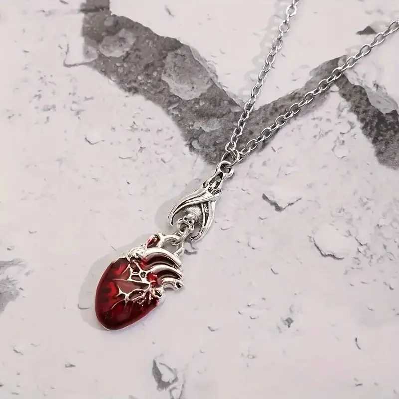 Gothic Vampire Bat Bloody Heart Pendant Necklace Fashion Pagan Witch Jewelry Anatomy Heart Halloween Accessories Gift W250318