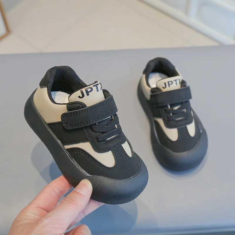 Baby walking shoes with anti slip soft sole boys and girls coaching shoes toe cover anti kick 2025 new fashion childrens sports shoesXJ250318