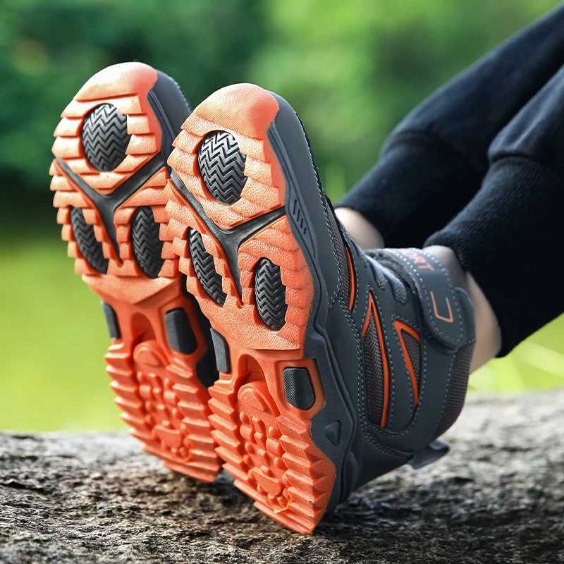 Children Casual Luminous Shoes For Boys Breathable Sneaker Winter Warm Plush Kids Hook Loop Non-slip Hiking Sports Shoes W250318