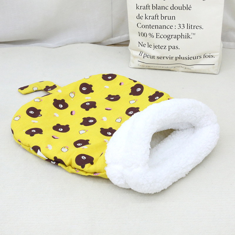 New Autumn and Winter Warm Pet Sleeping Bag Lamb Fleece Warm Cat Nest Drill Hole Bedding Semi Closed Dog Nest Suitable for Dogs