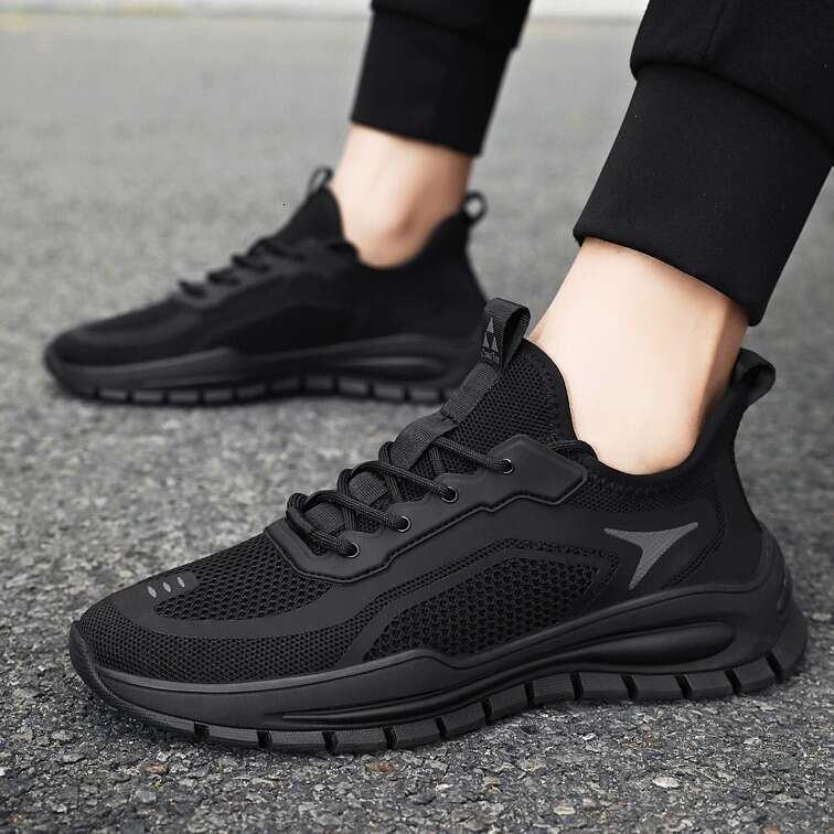 Versatile Flyknit New 2025 Summer Mesh Breathable Sports Running Men's Work and Leisure Coconut Shoes