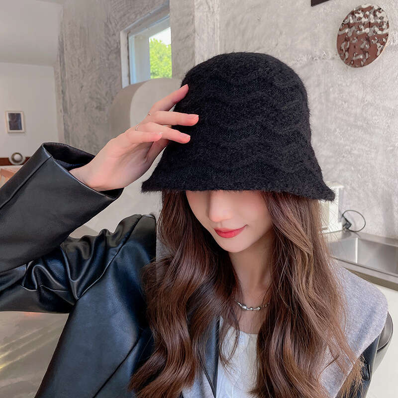 Minimally designed with yarn, suitable for round faced bucket and face covering fisherman hat