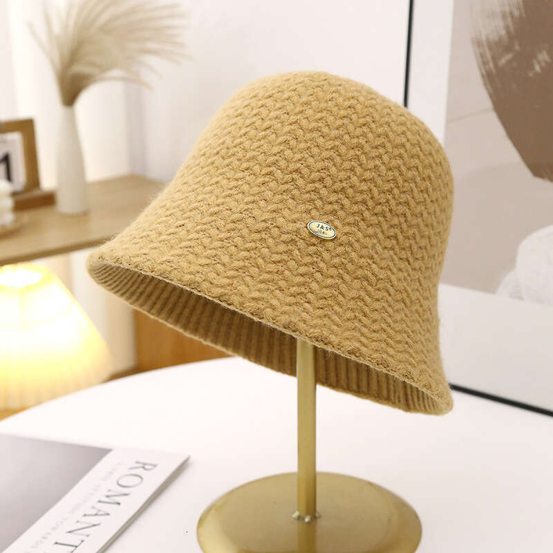 2024 New Dome Ins Leisure Fashion Letter Knitted Basin Sunshade Display Face Small Bucket Hat