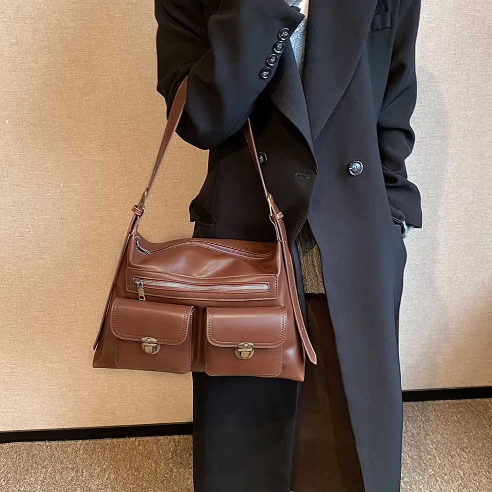Winter large bag large capacity warm ladies retro style luxury designer handbag zipper closure underarm pocket Mti pocket daily bag Y250318