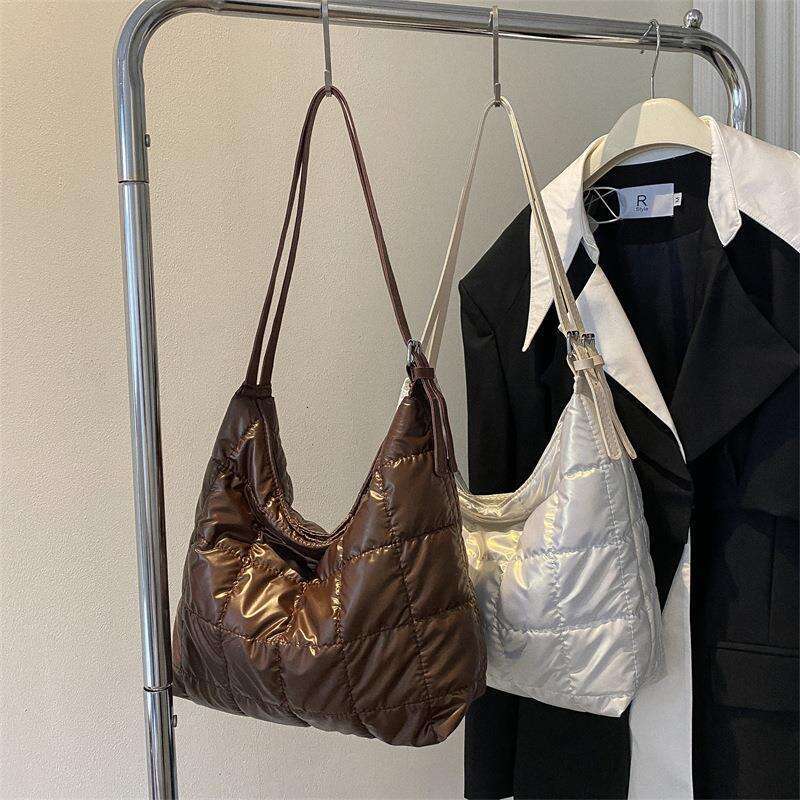 Women's 2022 autumn new fashionable and stylish shoulder casual large capacity armpit bag handbag