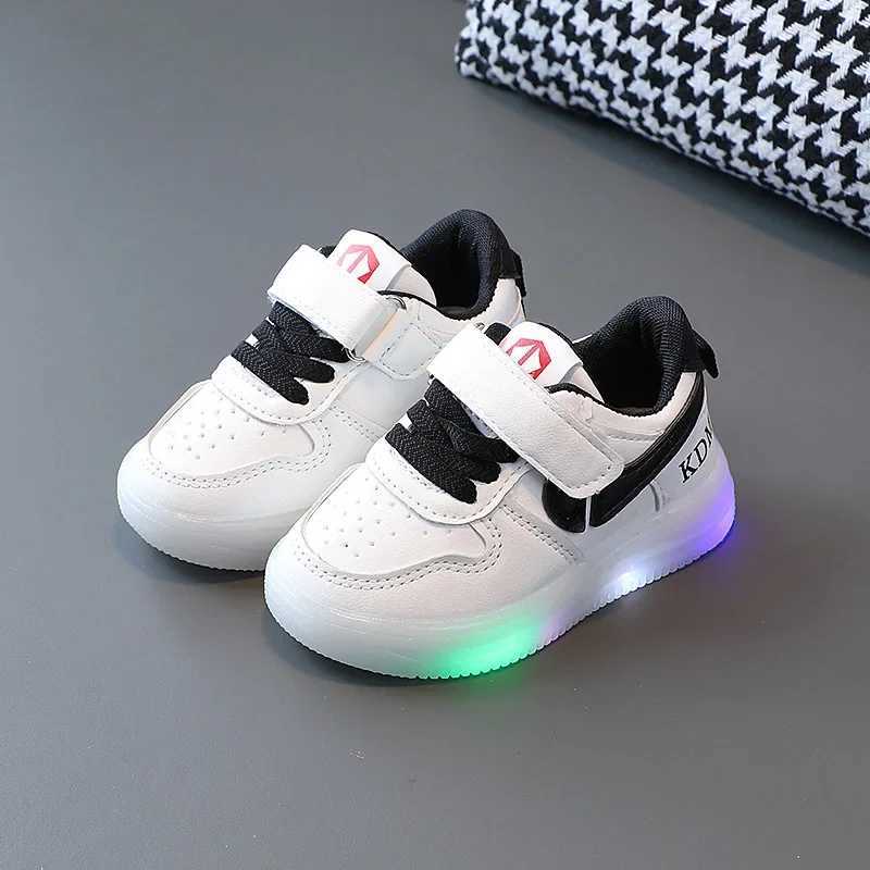 Boys sports board shoes LED childrens shoes girls casual white shoes soft soled non slip shoes and shiny shoes W250318