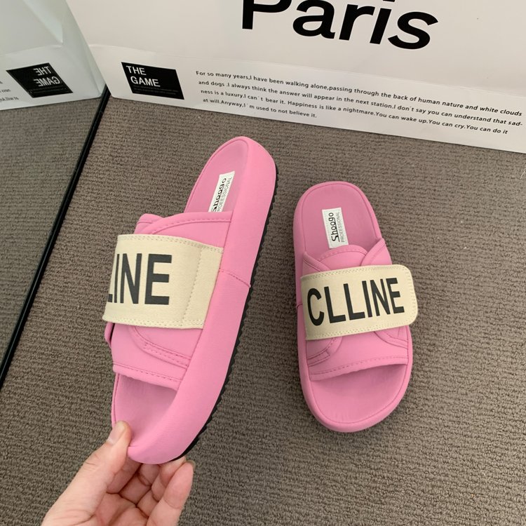 Korean version women's thick-soled one-word slippers new summer 2025 style soft sole with a feeling like stepping on poop non-slip beach sandals