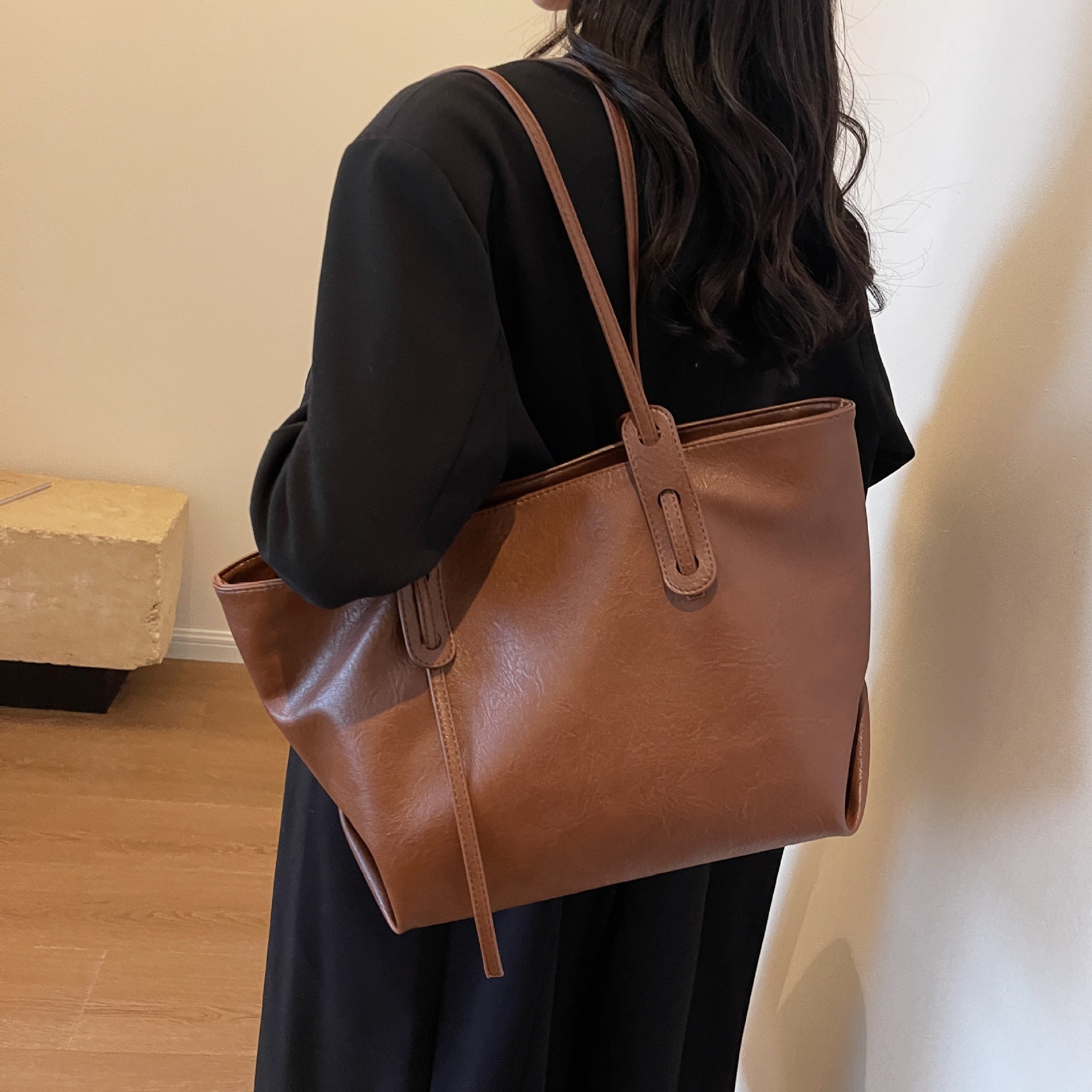 High End And Large Capacity For Women fashion New Stylish Shoulder Commuting Bag, Fashionable Tote Bag Fashion Shoulder Bags