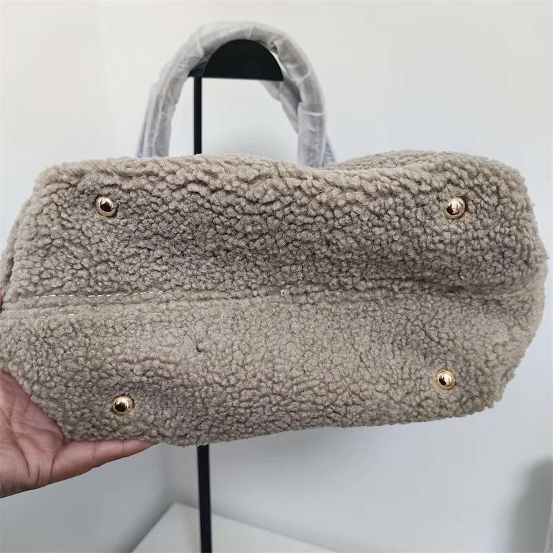 Meet You Winter Fashion Artificial Lamb Wool Handbag For Women Large Capacity Pleated Female Tote Commuter Shoulder Bag 2025