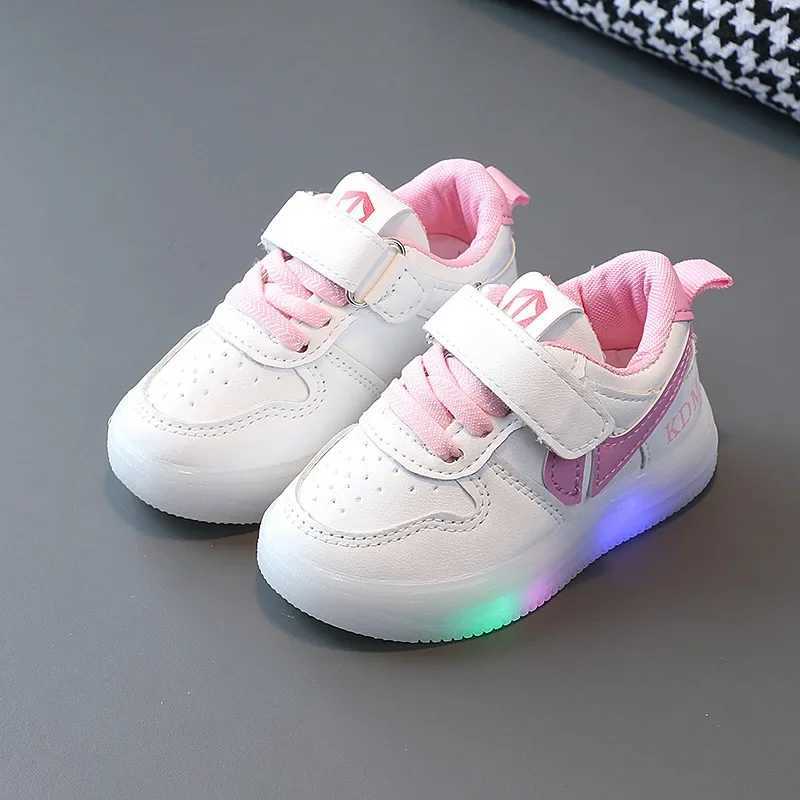 Boys sports board shoes LED childrens shoes girls casual white shoes soft soled non slip shoes and shiny shoes W250318