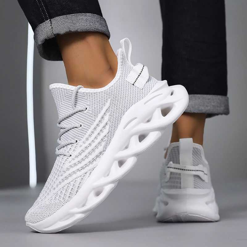Mens shoes breathable sports shoes suitable for mesh tennis running outdoor activities red flying wearing smooth sports shoes Y250320
