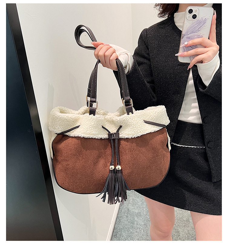 New Trendy Designer Original Women s Handbag Plush Splicing Drawstring Bucket Crossbody Bag Large Capacity Fashionable Shoulder Bag Tassel Casual Stor