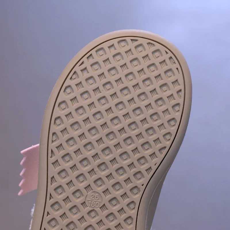 Spring 2025 low top sports shoes suitable for students anti slip childrens running sports shoe designer walking shoes for boys W250318