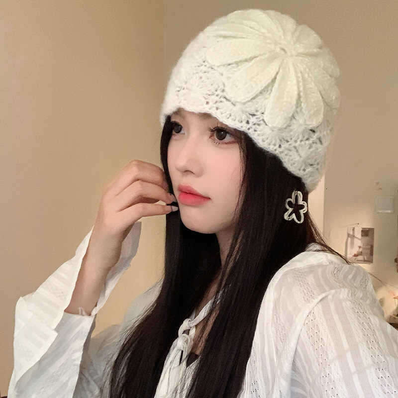 Small niche design handmade crochet yarn for women in spring and autumn, double-layer ear protection pile hat, rural air-cooled hat
