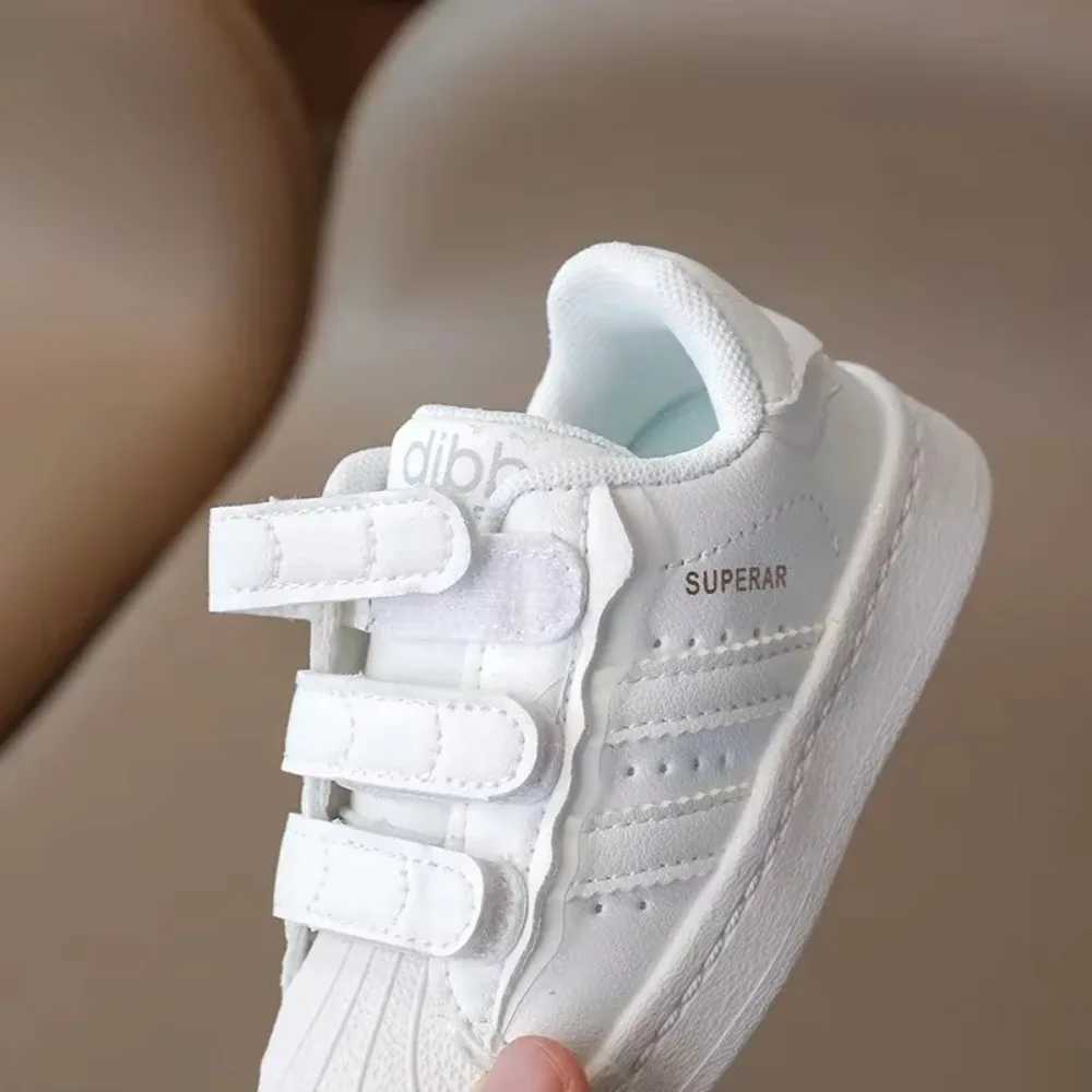 Childrens sports shoes childrens fashion design white anti slip casual shoes boys and girls hook breathable shoes childrens outdoor coaching machine W