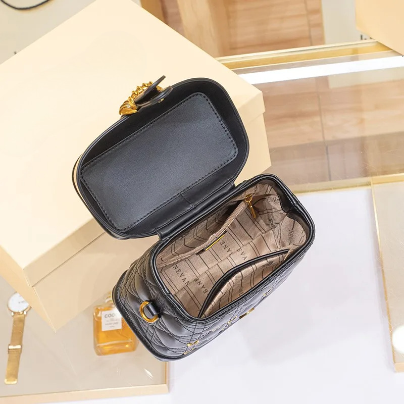 2025 New Women's Handbag Leather Bucket Bag High-end Light Luxury Style Designer Shoulder Crossbody Bag Handbag Wallet