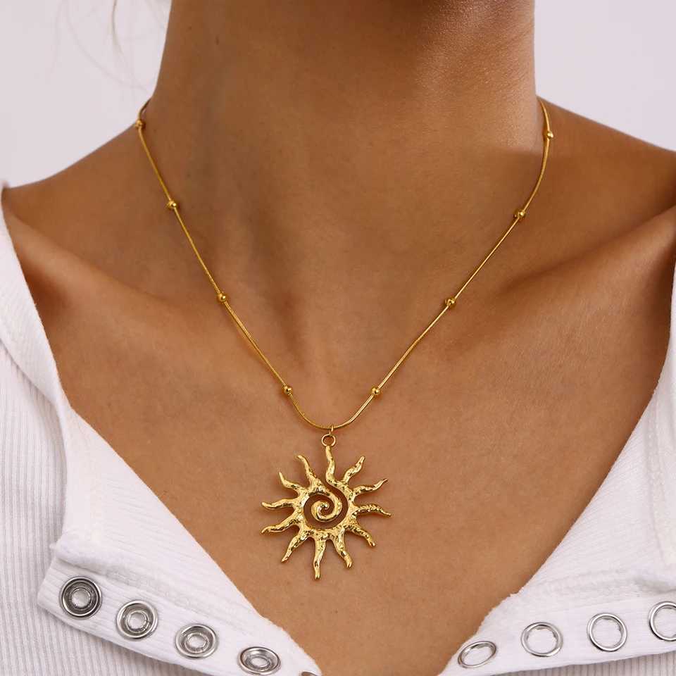 Youthway Versatile Chic Gold Plated Stainless Steel Hollow Sun Pendant Necklace For Women Waterproof Jewelry New Arrival Gift W250318