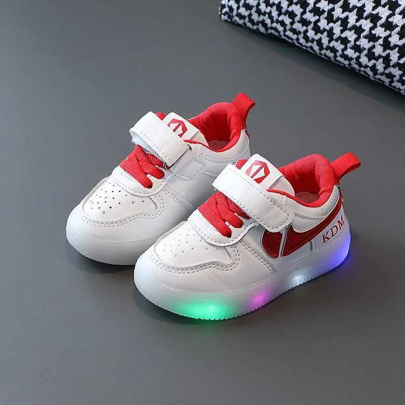 Boys sports board shoes LED childrens shoes girls casual white shoes soft soled non slip shoes and shiny shoes W250318
