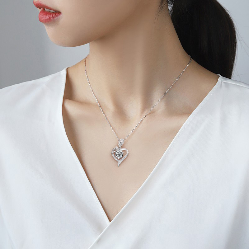 Pure sier heart-shaped rose women's collarbone necklace, moissani dia pendant accessory, high-end feel