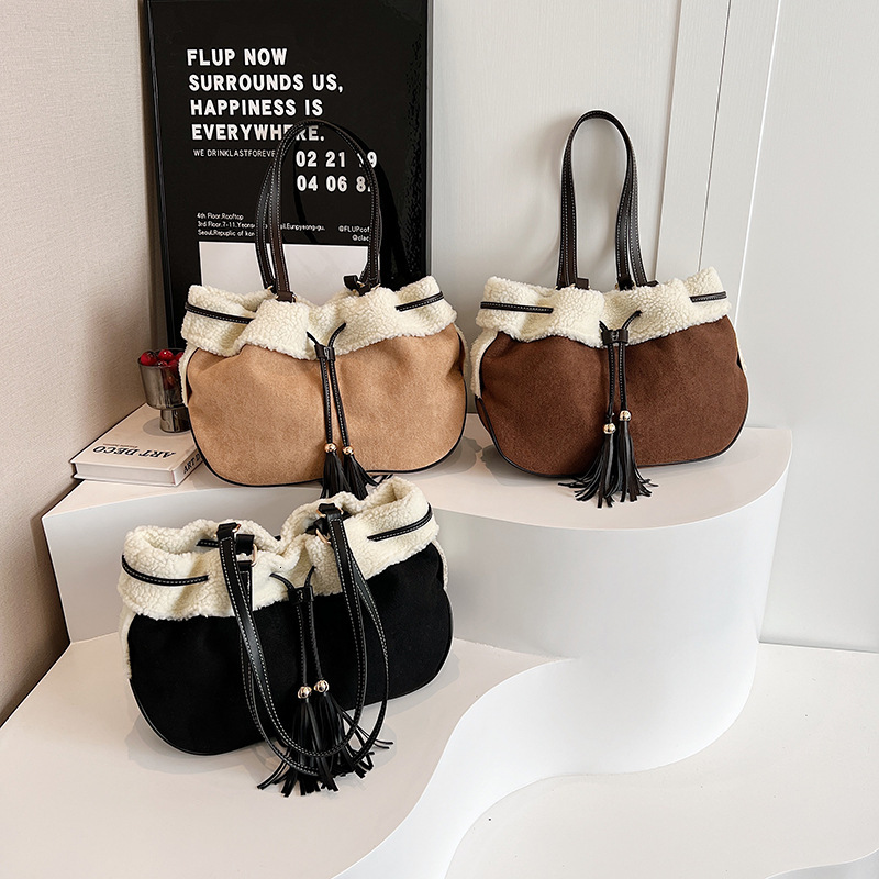 New Trendy Designer Original Women s Handbag Plush Splicing Drawstring Bucket Crossbody Bag Large Capacity Fashionable Shoulder Bag Tassel Casual Stor