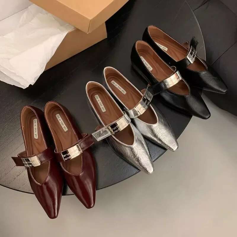 Retro Fashion New Trendy urious Pointed Toe Casual Shoes Elegant Solid Color Women's Party High Heels Low Boots