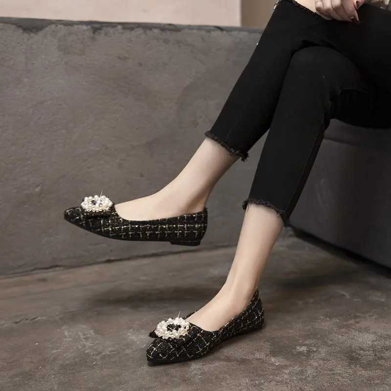 Mixed shallow mouth shoes autumn warm casual Fem sports shoes pearl decoration apartment Modis low H-angle Y250317