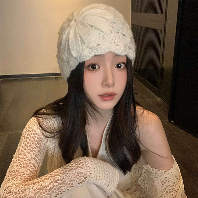 Small niche design handmade crochet yarn for women in spring and autumn, double-layer ear protection pile hat, rural air-cooled hat