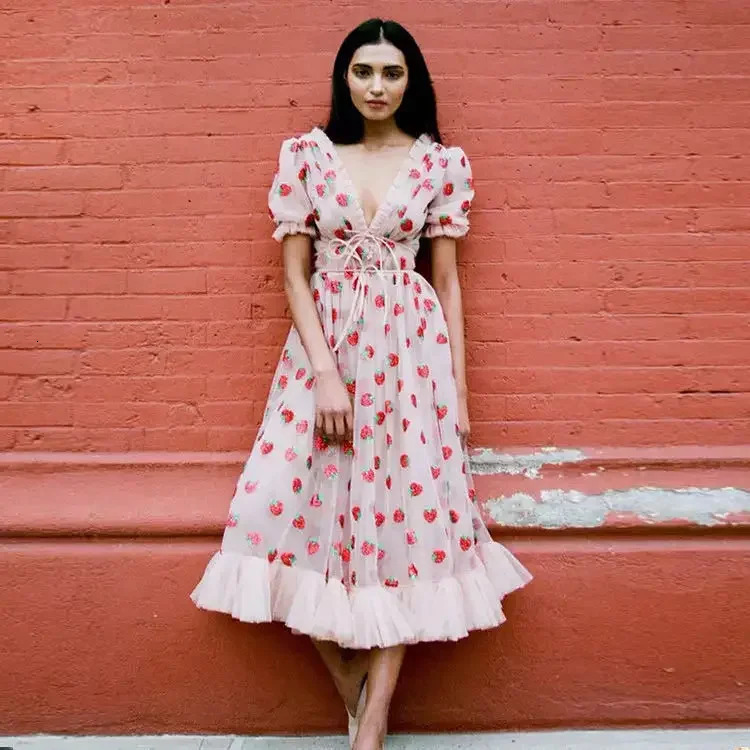 French strawberry two tone V-neck long skirt with sequins and pleated edges fashionable mesh sleeveless robe 250314
