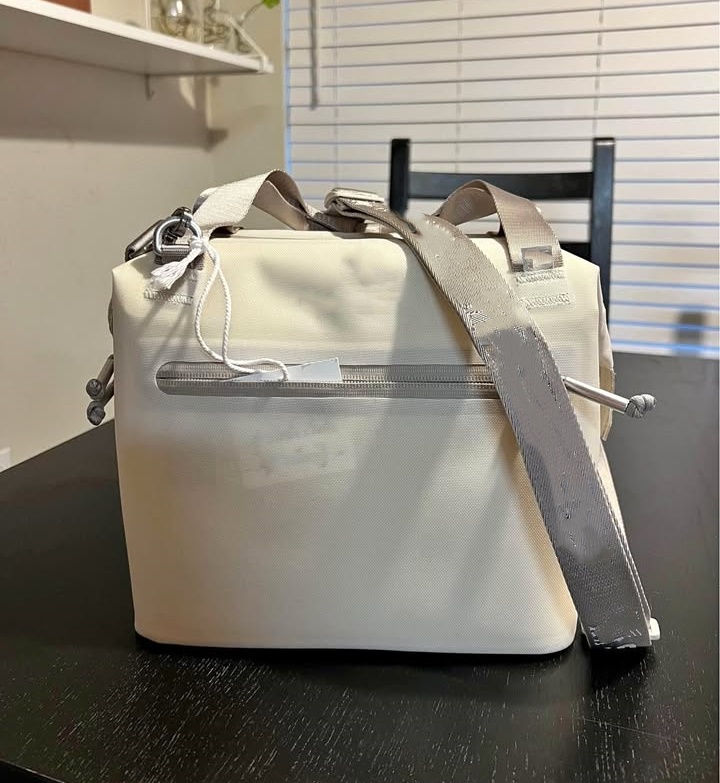 In Hand All Day Julienne Mini Soft Lunch Bag Box Recycled Polyester 12-Hour Coog Travel Cooler Bags Light Pink Black Fuia 0318