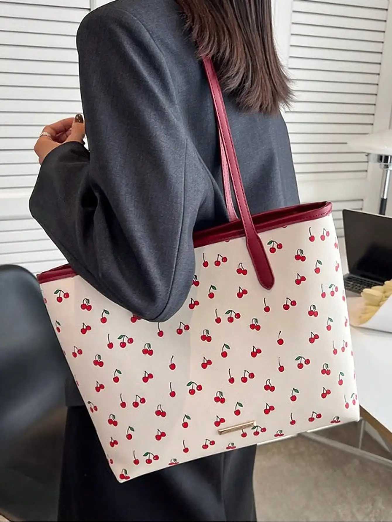 New Cute ry Meatball Printed Shoder Bag 2024 Summer Large Capacity Cmuter Tote Bag Handbag Z250318