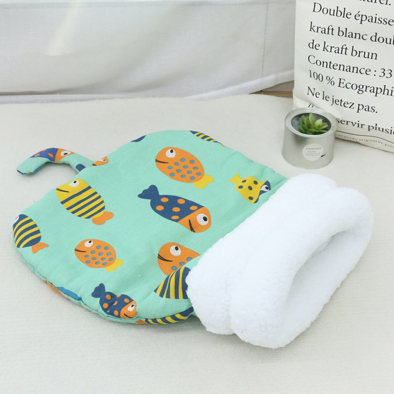 New Autumn and Winter Warm Pet Sleeping Bag Lamb Fleece Warm Cat Nest Drill Hole Bedding Semi Closed Dog Nest Suitable for Dogs