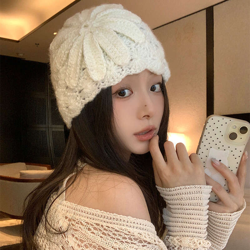 Small niche design handmade crochet yarn for women in spring and autumn, double-layer ear protection pile hat, rural air-cooled hat